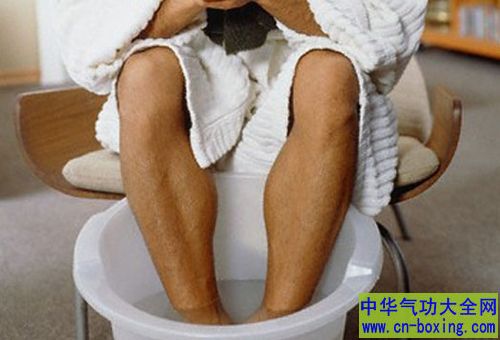 男人补肾的黄金时间 男人泡脚好处多