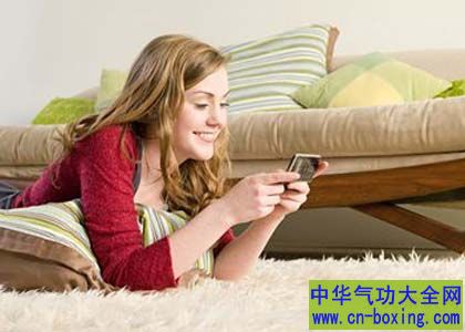 睡前玩手机 注意这6点更健康