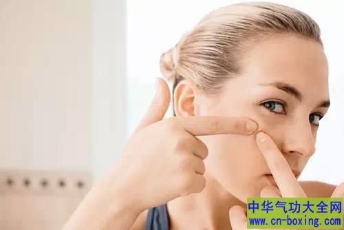 脾气不足：脸黄、唇无血色