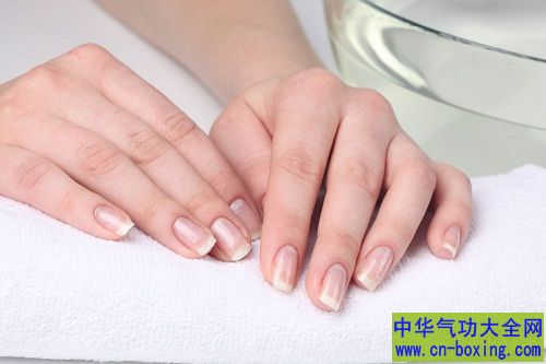 手部这些小信号 告诉你什么？
