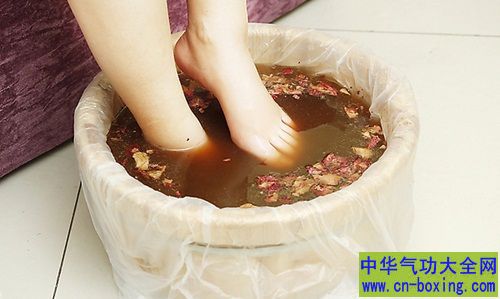睡前泡脚20分钟