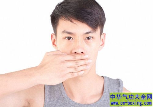 打嗝不停令人烦 7种简易方法止嗝