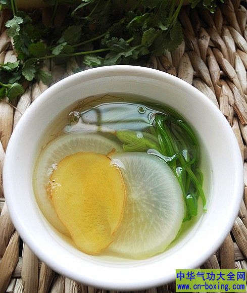 白萝卜香菜根生姜汤