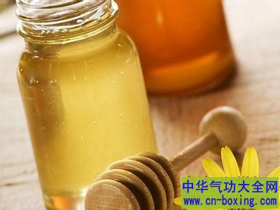 喝蜂蜜 止咳效果比咳嗽糖浆好