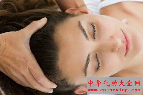 按摩头皮有延缓衰老和提神健体的功效