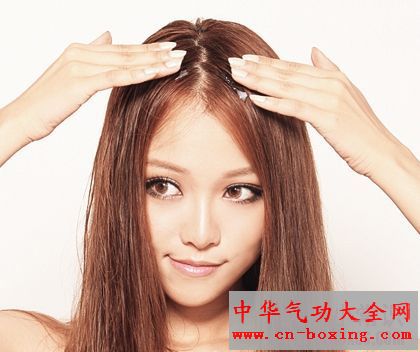 按摩头皮有延缓衰老和提神健体的功效
