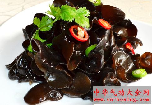 多吃黑色的食物 