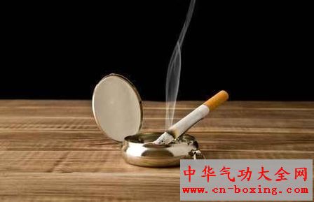 研究：吸烟使大脑萎缩