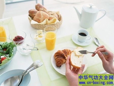 不吃早餐