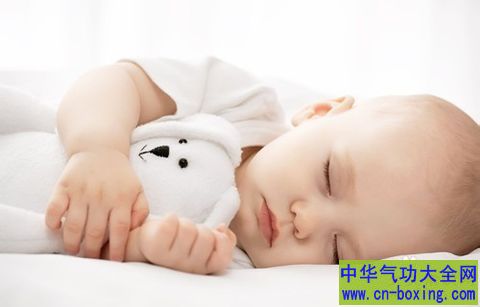 美医学研究：早睡早起令孩子聪慧又健 康