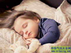 培养独立、提升睡眠品质？4大训练宝宝独睡的方