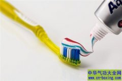 牙膏一次该挤多少？大部分的人都挤错了！