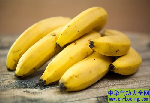 改善便秘、健肠胃！香蕉什么时候吃最好？