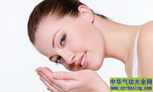 秋季保养首重保湿！内服外用助肌肤锁水