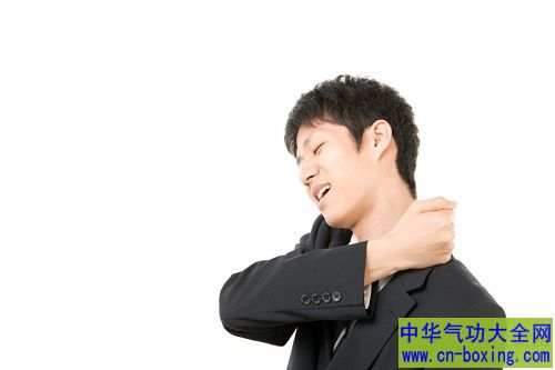 春节久坐肌肉酸痛 伸展操减轻