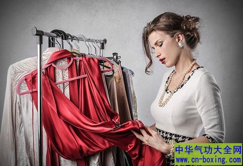 女人一换季就没衣服穿？ 教你如何买百搭不过季的衣服