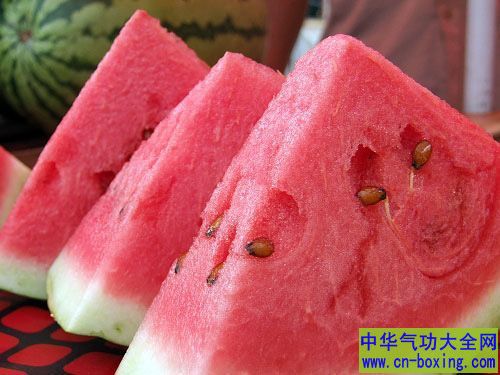 民谚：夏日吃西瓜 药物不用抓