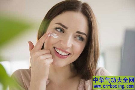 清洁：磨砂去角质不提倡