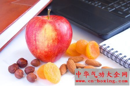 上班时吃这12种零食 解馋又补脑