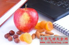 上班时吃这12种零食 解馋又补脑