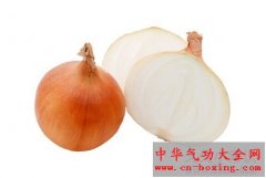 真的很神奇！洋葱贴脚能治感冒