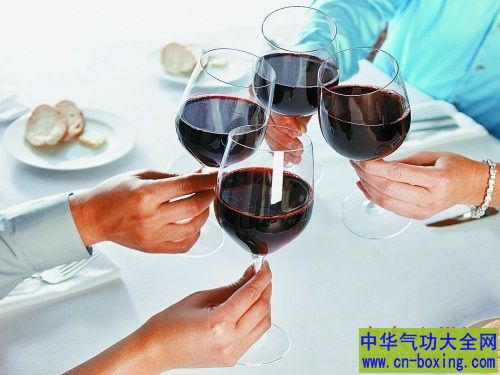 谨慎控制饮酒量 降低酒精成瘾危险